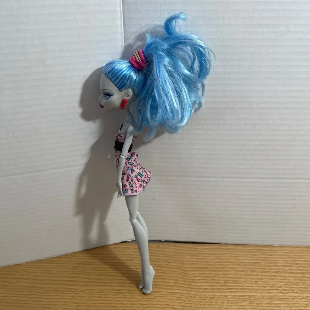 Monster High Doll Ghoulia Yelps Scaris City of Frights Red Zipper Earrings  2008